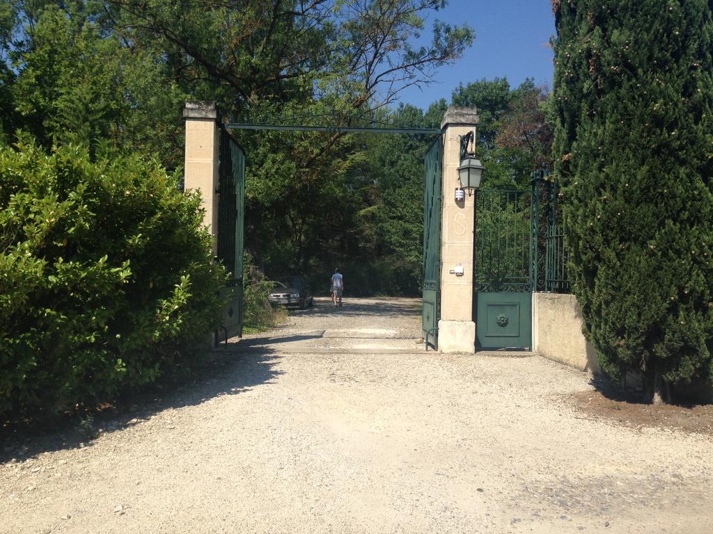 Le Mas De Trevouse Saint-Saturnin-lès-Avignon Dış mekan fotoğraf