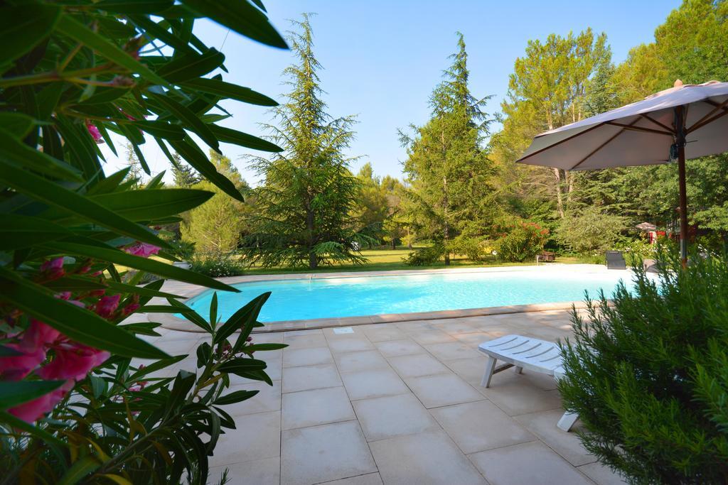 Le Mas De Trevouse Saint-Saturnin-lès-Avignon Dış mekan fotoğraf